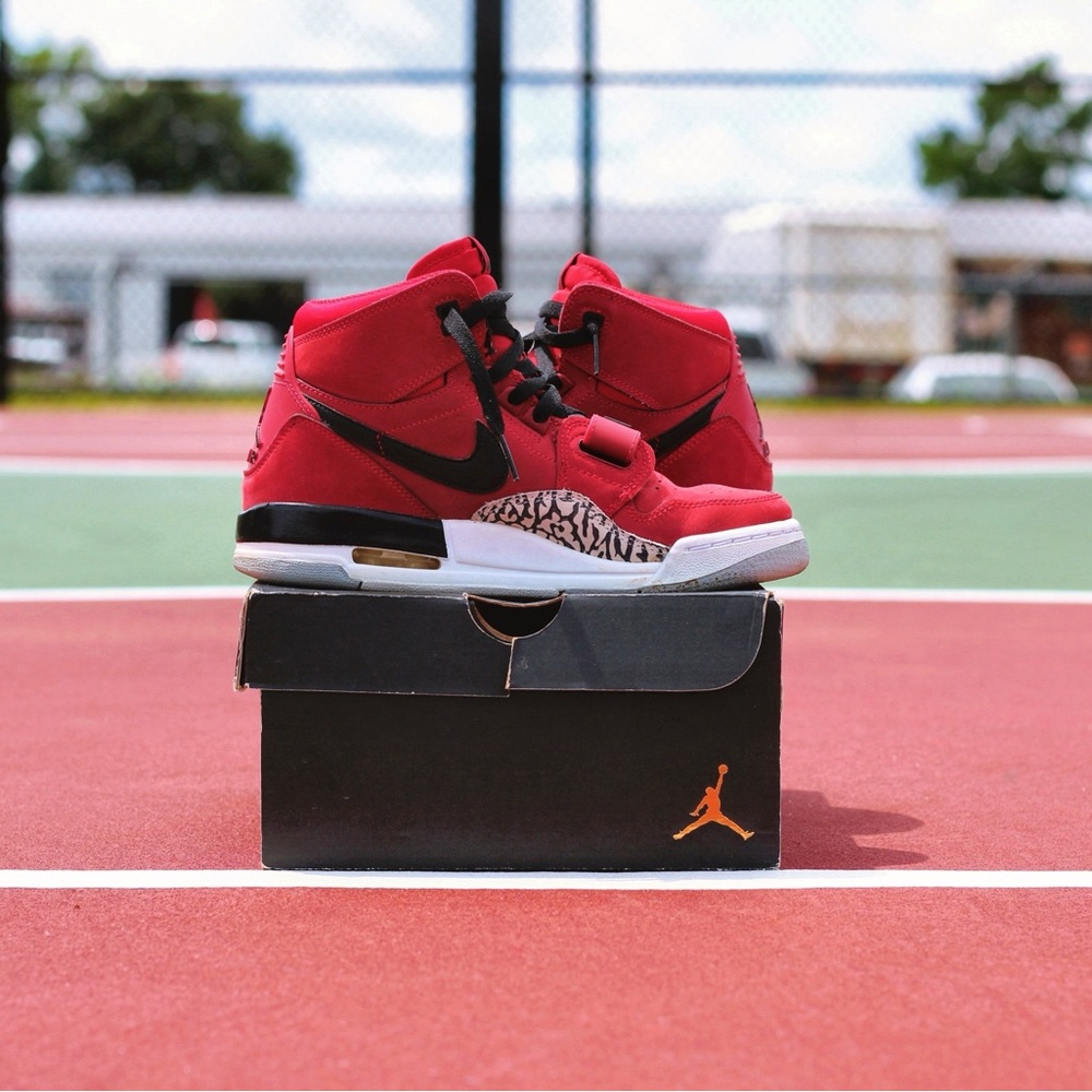Air Jordan Legacy 312 Toro